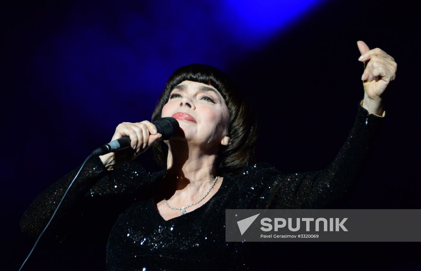 Mireille Mathieu gives concert in Moscow