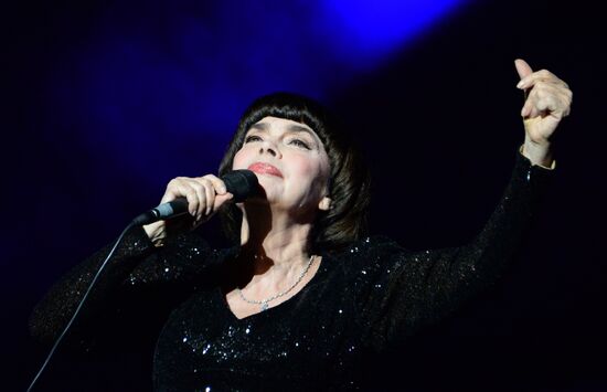 Mireille Mathieu gives concert in Moscow