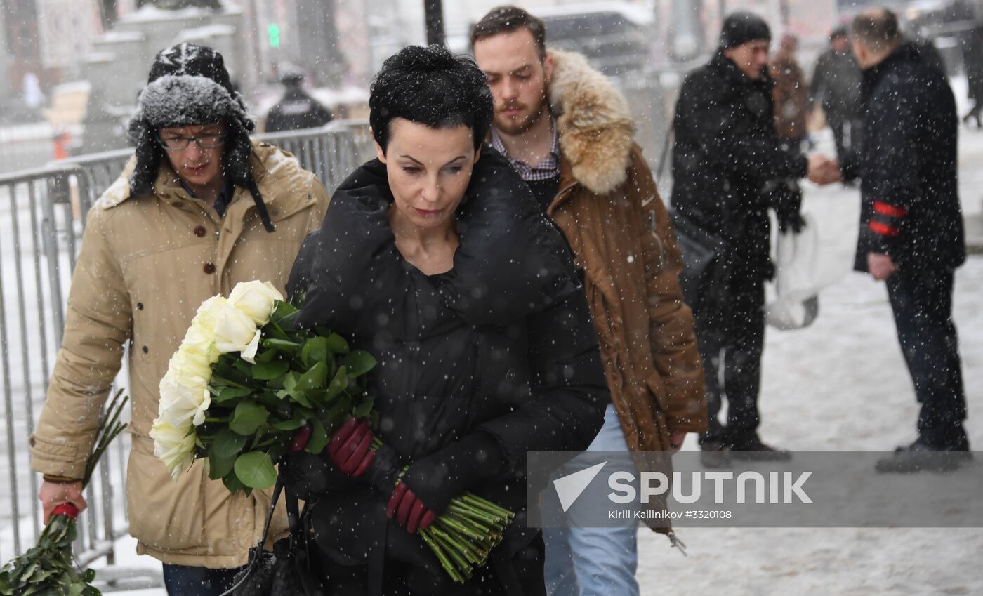 Paying last respects to actor Oleg Tabakov