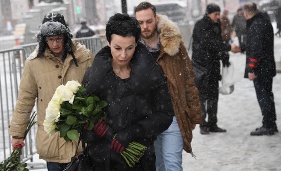 Paying last respects to actor Oleg Tabakov