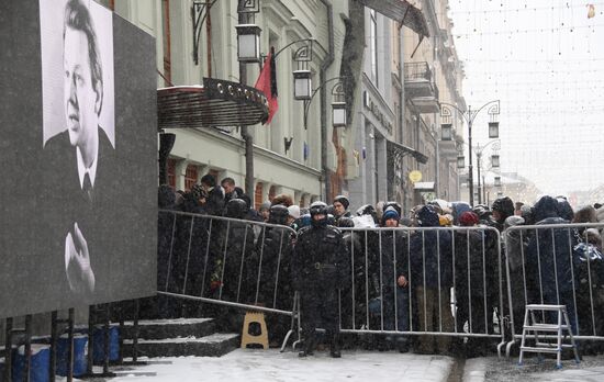 Paying last respects to actor Oleg Tabakov
