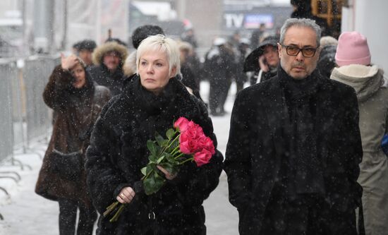 Paying last respects to actor Oleg Tabakov