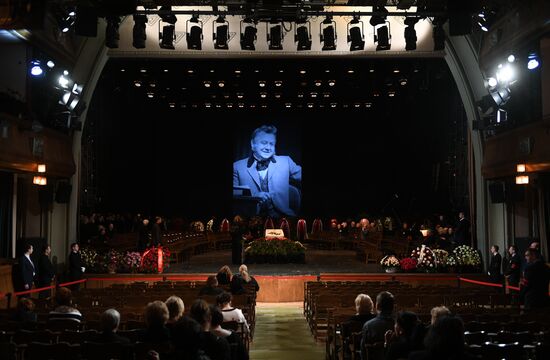 Paying last respects to actor Oleg Tabakov