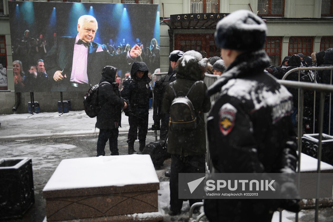 Paying last respects to actor Oleg Tabakov