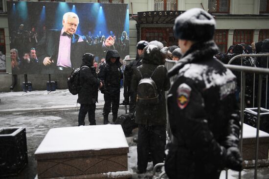 Paying last respects to actor Oleg Tabakov