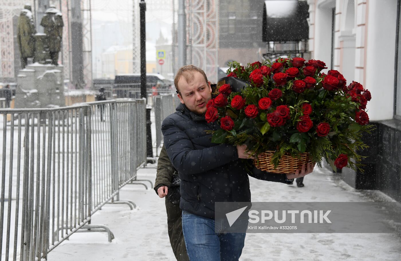 Paying last respects to actor Oleg Tabakov