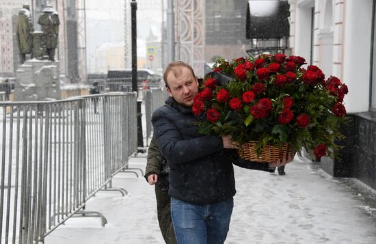 Paying last respects to actor Oleg Tabakov