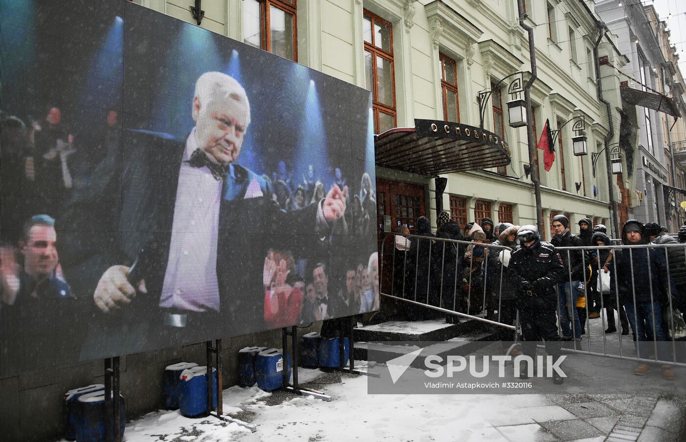 Paying last respects to actor Oleg Tabakov