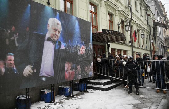 Paying last respects to actor Oleg Tabakov