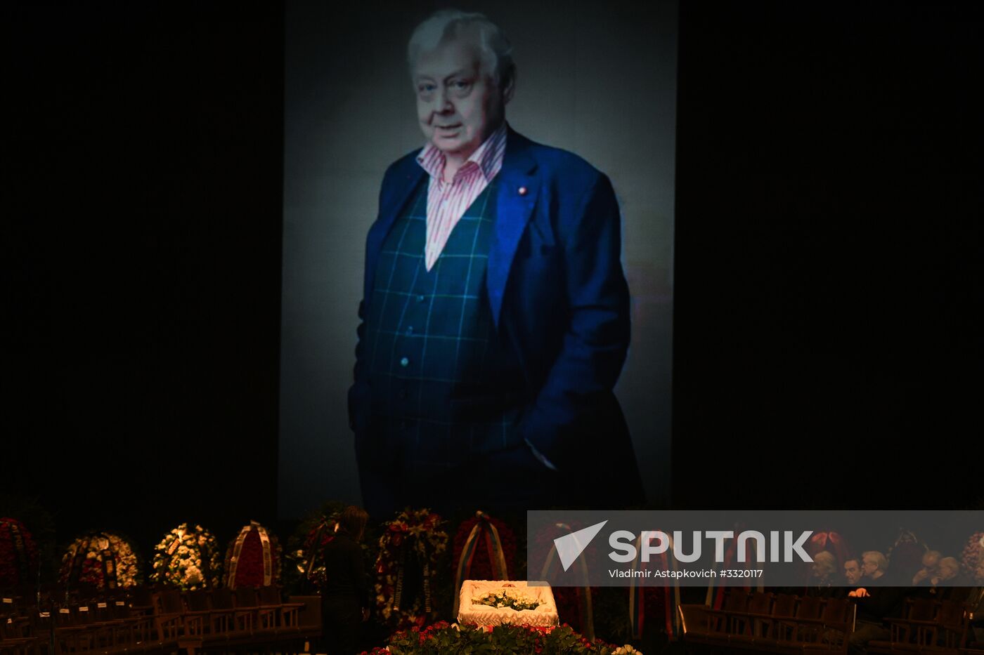 Paying last respects to actor Oleg Tabakov