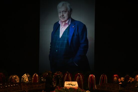 Paying last respects to actor Oleg Tabakov
