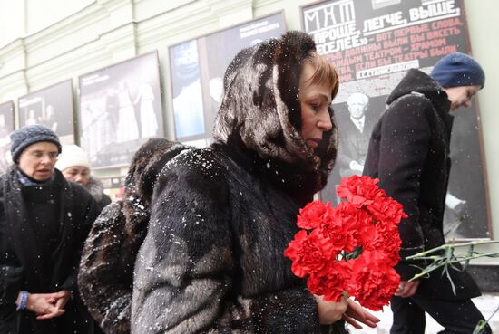 Paying last respects to actor Oleg Tabakov