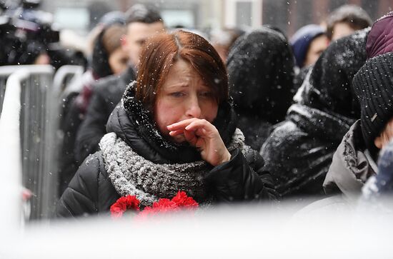 Paying last respects to actor Oleg Tabakov