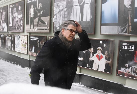 Paying last respects to actor Oleg Tabakov