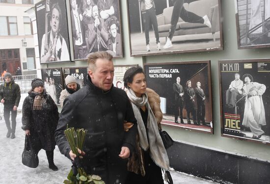 Paying last respects to actor Oleg Tabakov