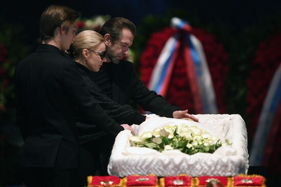 Paying last respects to actor Oleg Tabakov