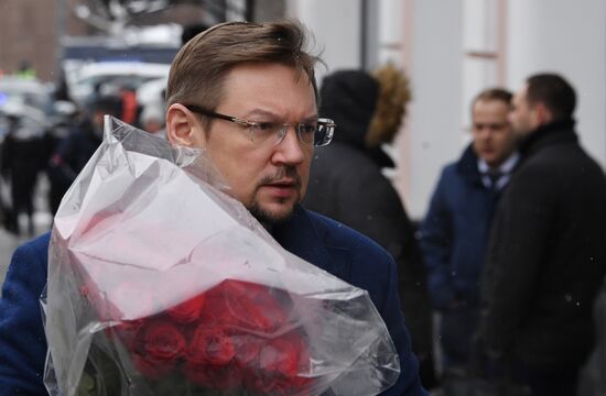Paying last respects to actor Oleg Tabakov