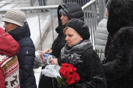 Paying last respects to actor Oleg Tabakov
