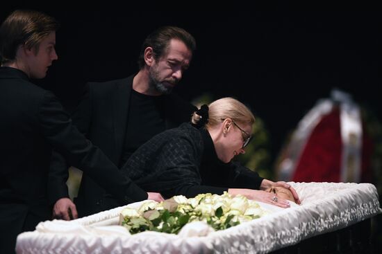 Paying last respects to actor Oleg Tabakov