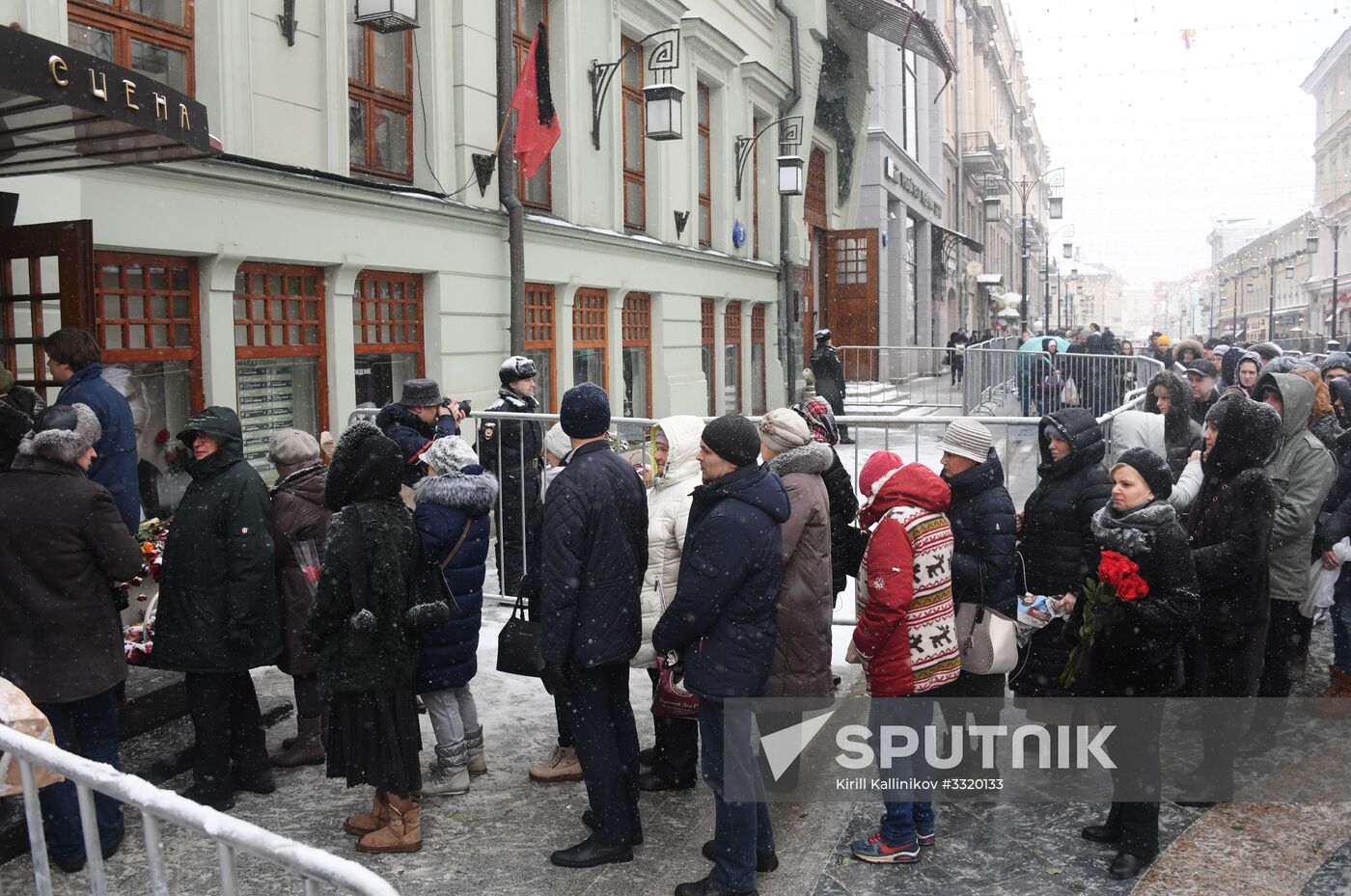 Paying last respects to actor Oleg Tabakov