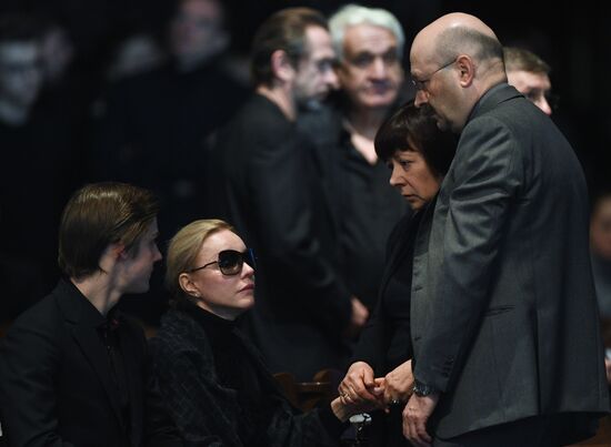 Paying last respects to actor Oleg Tabakov