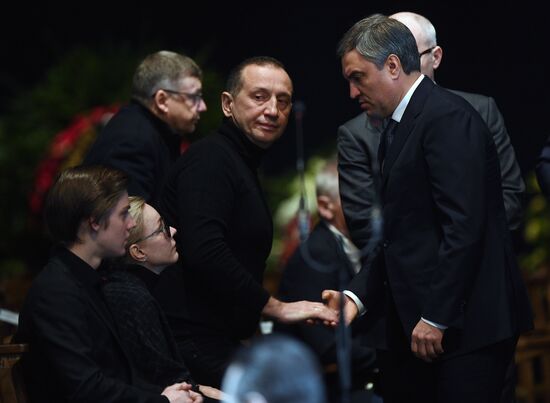 Paying last respects to actor Oleg Tabakov