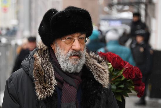 Paying last respects to actor Oleg Tabakov