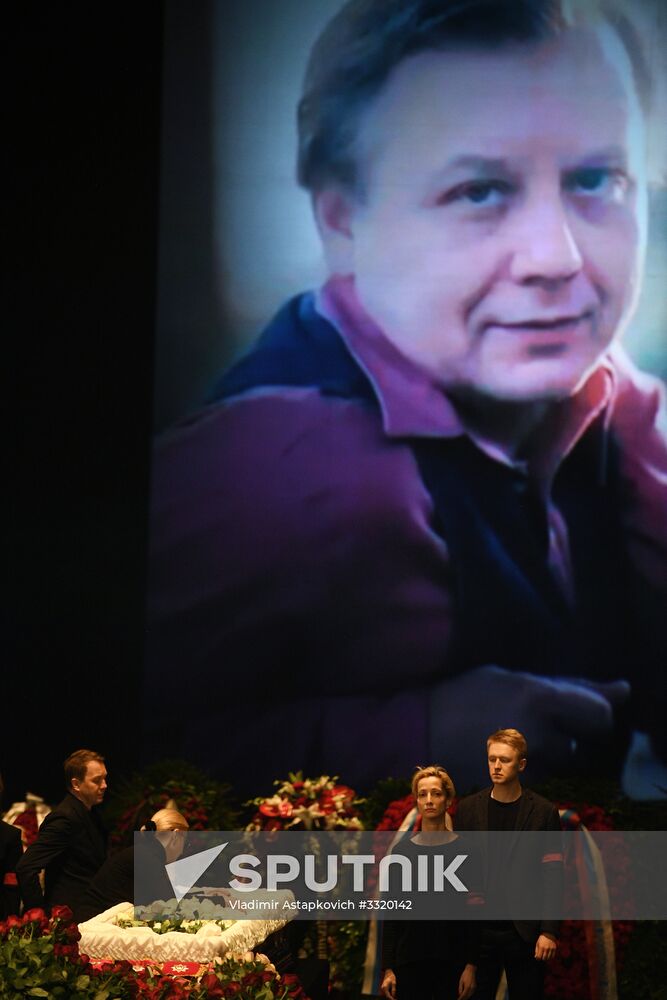 Paying last respects to actor Oleg Tabakov