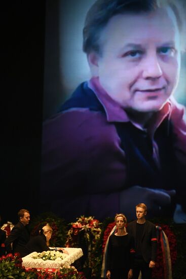 Paying last respects to actor Oleg Tabakov