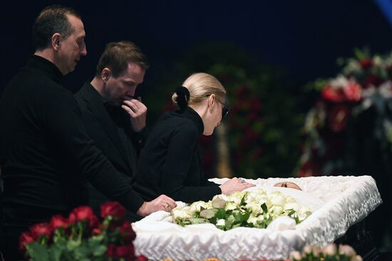 Paying last respects to actor Oleg Tabakov