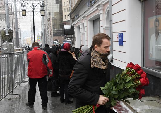 Paying last respects to actor Oleg Tabakov