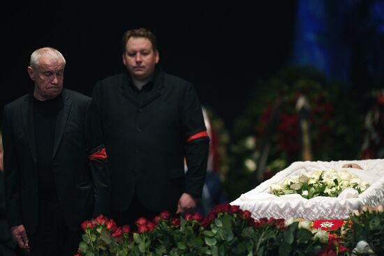 Paying last respects to actor Oleg Tabakov