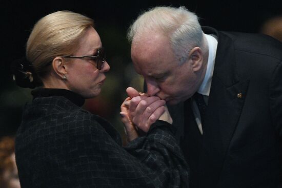 Paying last respects to actor Oleg Tabakov