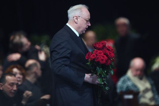 Paying last respects to actor Oleg Tabakov