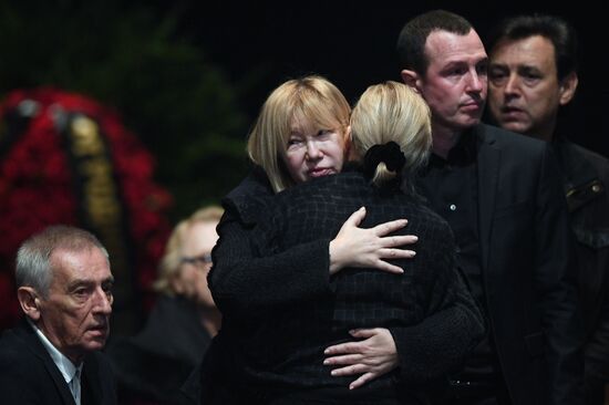 Paying last respects to actor Oleg Tabakov