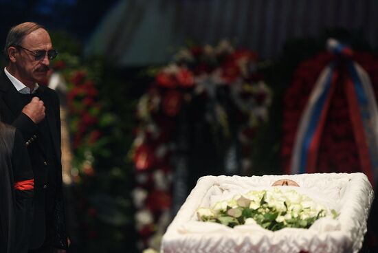 Paying last respects to actor Oleg Tabakov