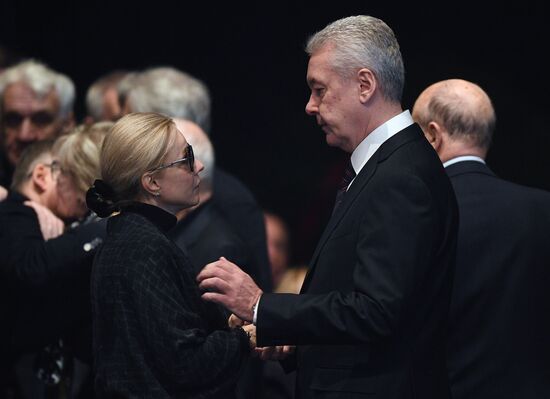 Paying last respects to actor Oleg Tabakov