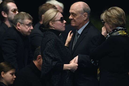 Paying last respects to actor Oleg Tabakov