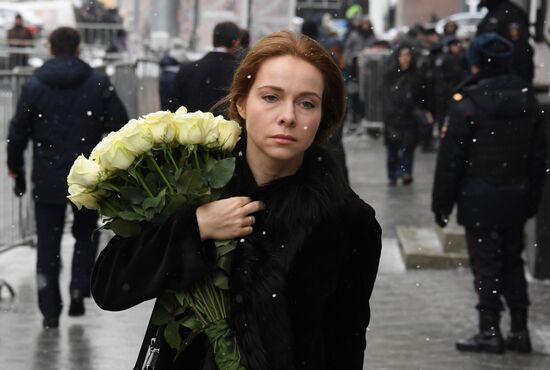 Paying last respects to actor Oleg Tabakov