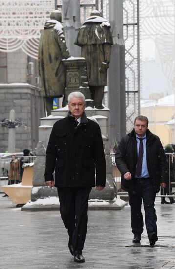Paying last respects to actor Oleg Tabakov