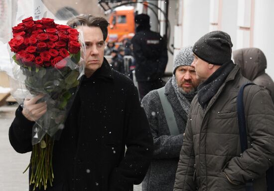 Paying last respects to actor Oleg Tabakov