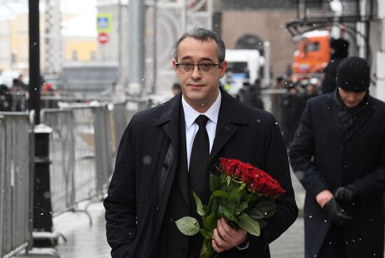 Paying last respects to actor Oleg Tabakov