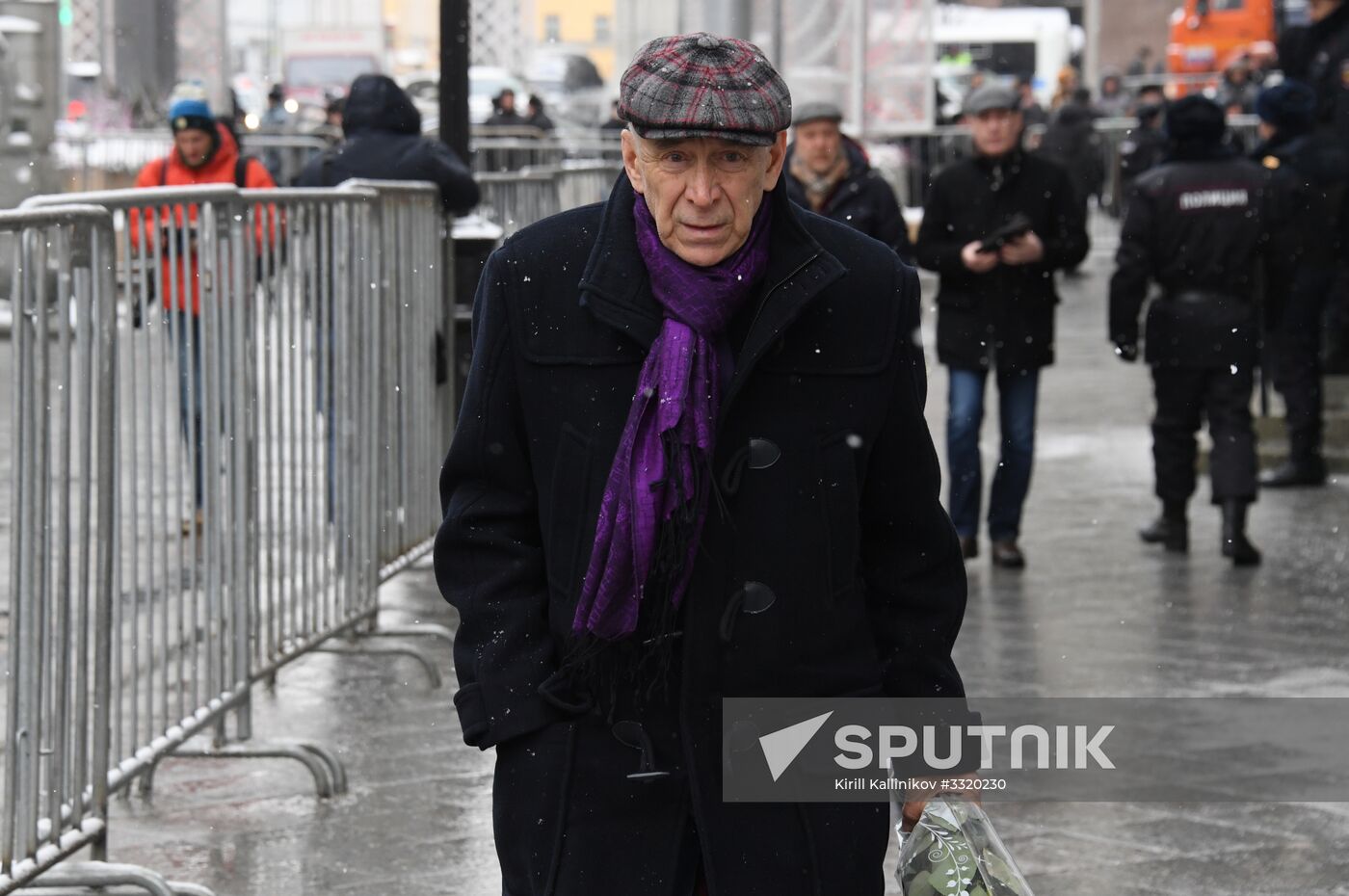 Paying last respects to actor Oleg Tabakov