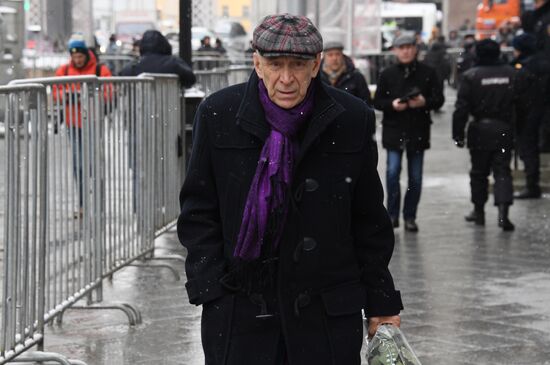 Paying last respects to actor Oleg Tabakov