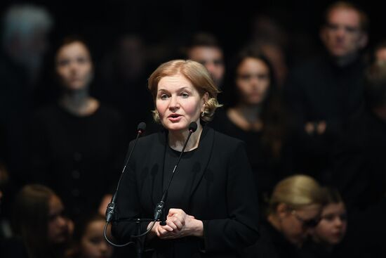 Paying last respects to actor Oleg Tabakov