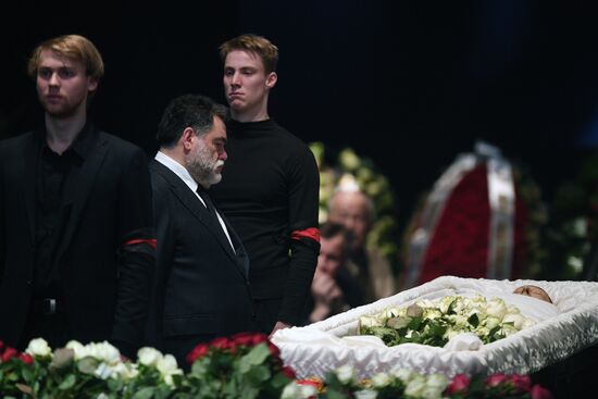 Paying last respects to actor Oleg Tabakov