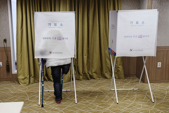 Early voting for 2018 Russian presidential election in Pyeongchang