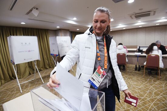 Early voting for 2018 Russian presidential election in Pyeongchang