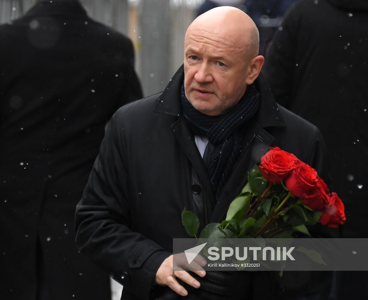 Paying last respects to actor Oleg Tabakov