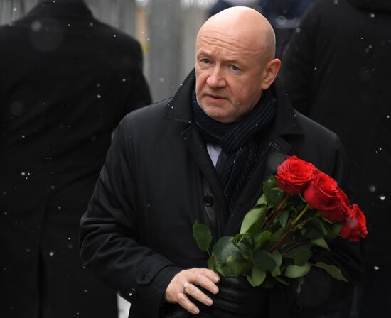 Paying last respects to actor Oleg Tabakov